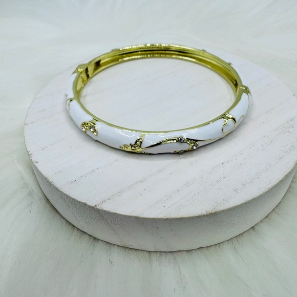 White Jasmine Floral Enamel Cloisonne Bracelet Bangle - Picture 4 of 8